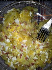 Patatas con huevos estrellados con jamón